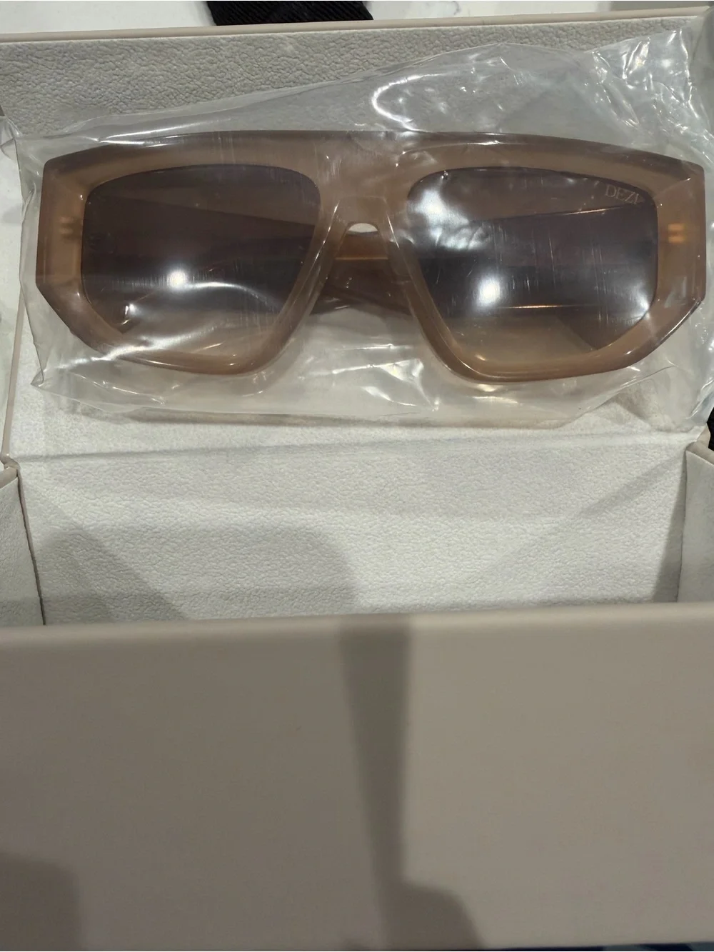 DEZI eyewear Backtrack Brown Bold Sunglasses